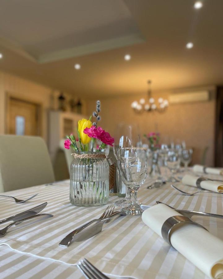 Diva Kacica Restaurant & Pansion Hotel Révkomárom Kültér fotó