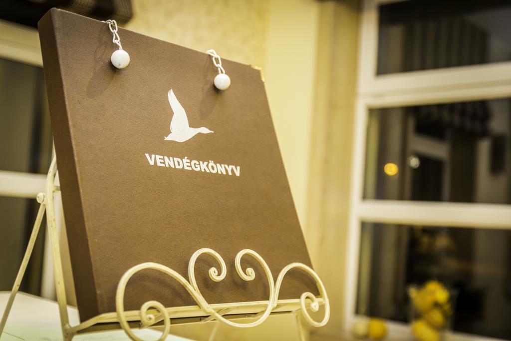 Diva Kacica Restaurant & Pansion Hotel Révkomárom Kültér fotó