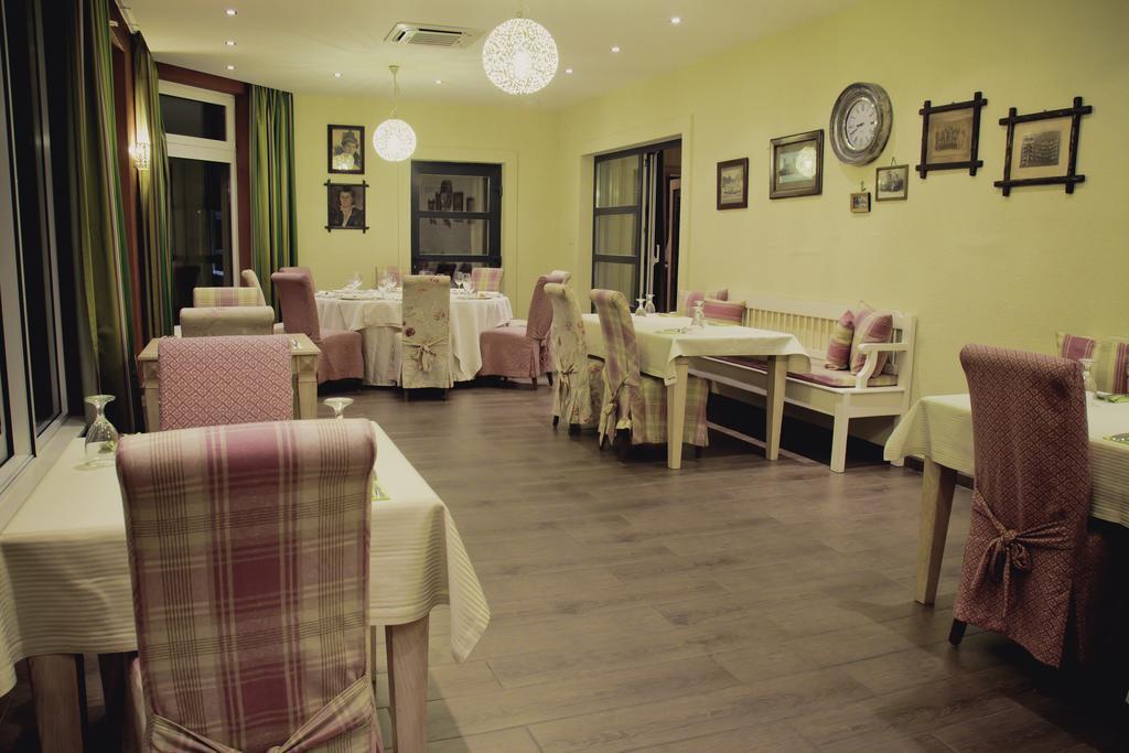 Diva Kacica Restaurant & Pansion Hotel Révkomárom Kültér fotó