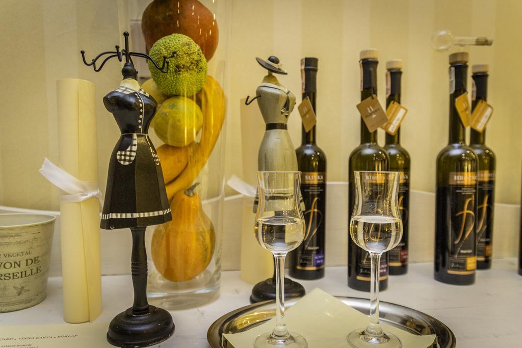 Diva Kacica Restaurant & Pansion Hotel Révkomárom Kültér fotó